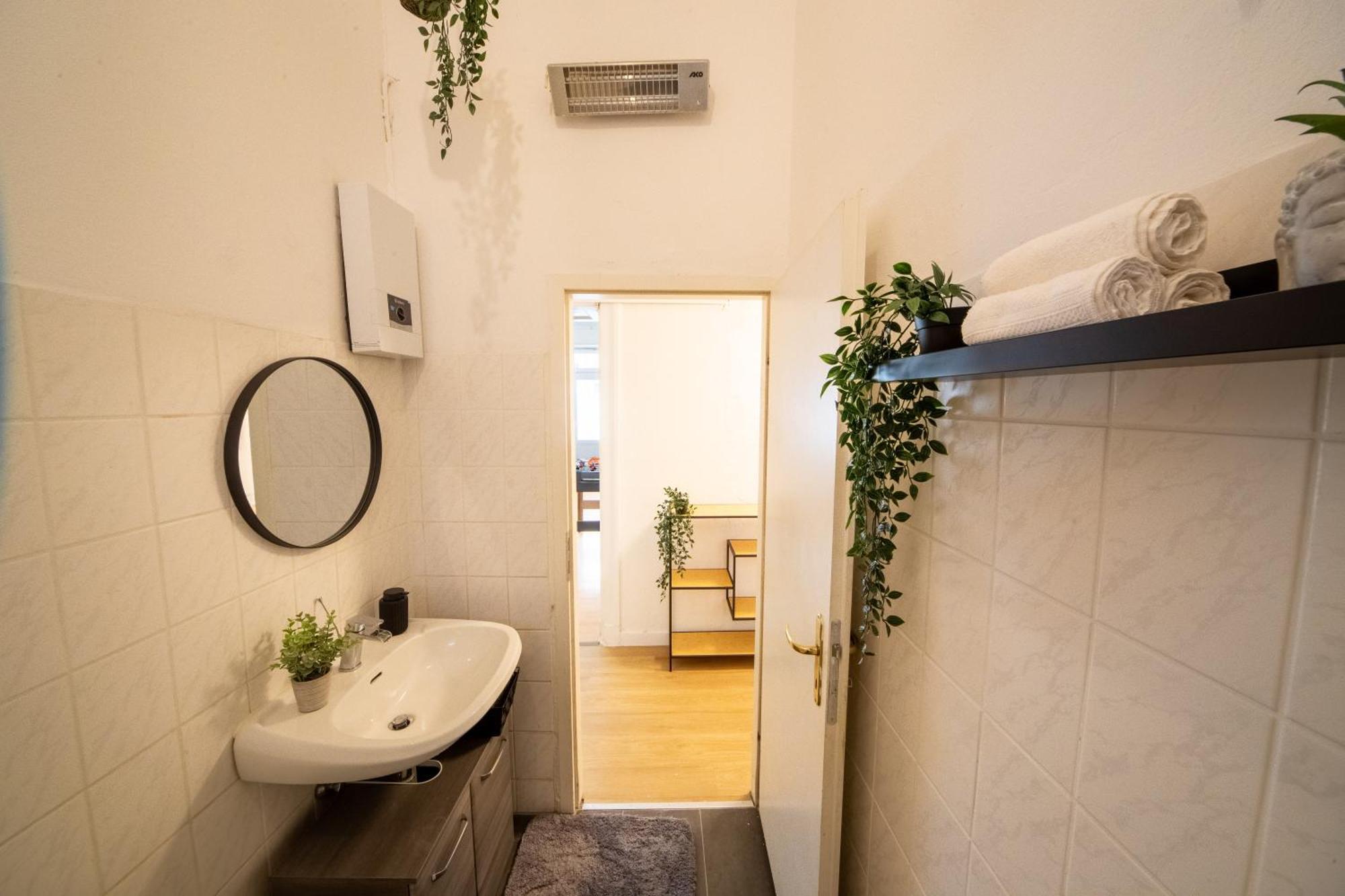 Massagesessel, King-Sized Bed, Billardtisch, 2 Couches Apartamento Berlim Exterior foto