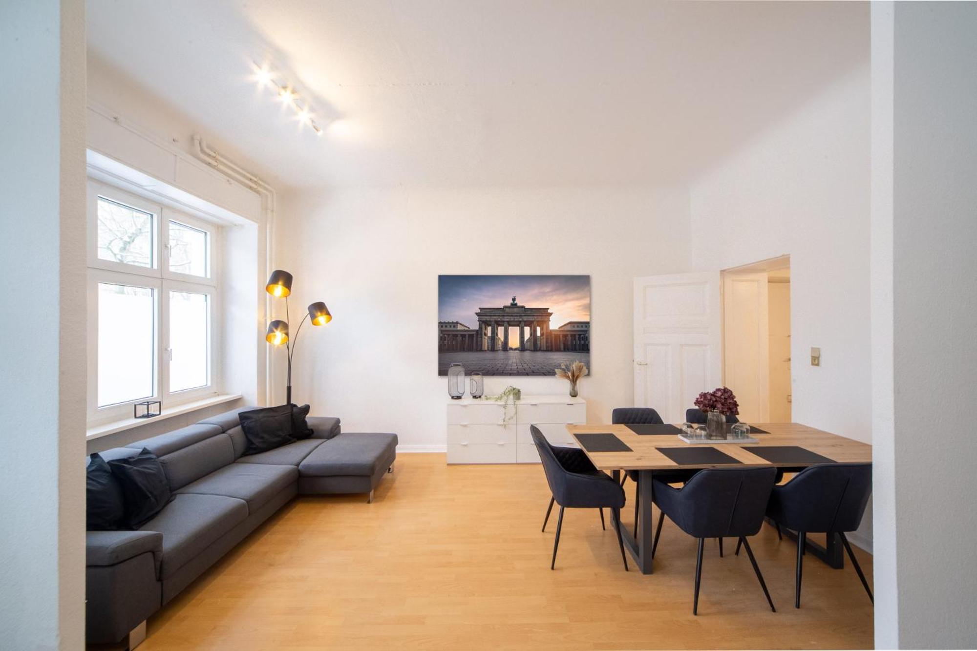 Massagesessel, King-Sized Bed, Billardtisch, 2 Couches Apartamento Berlim Exterior foto