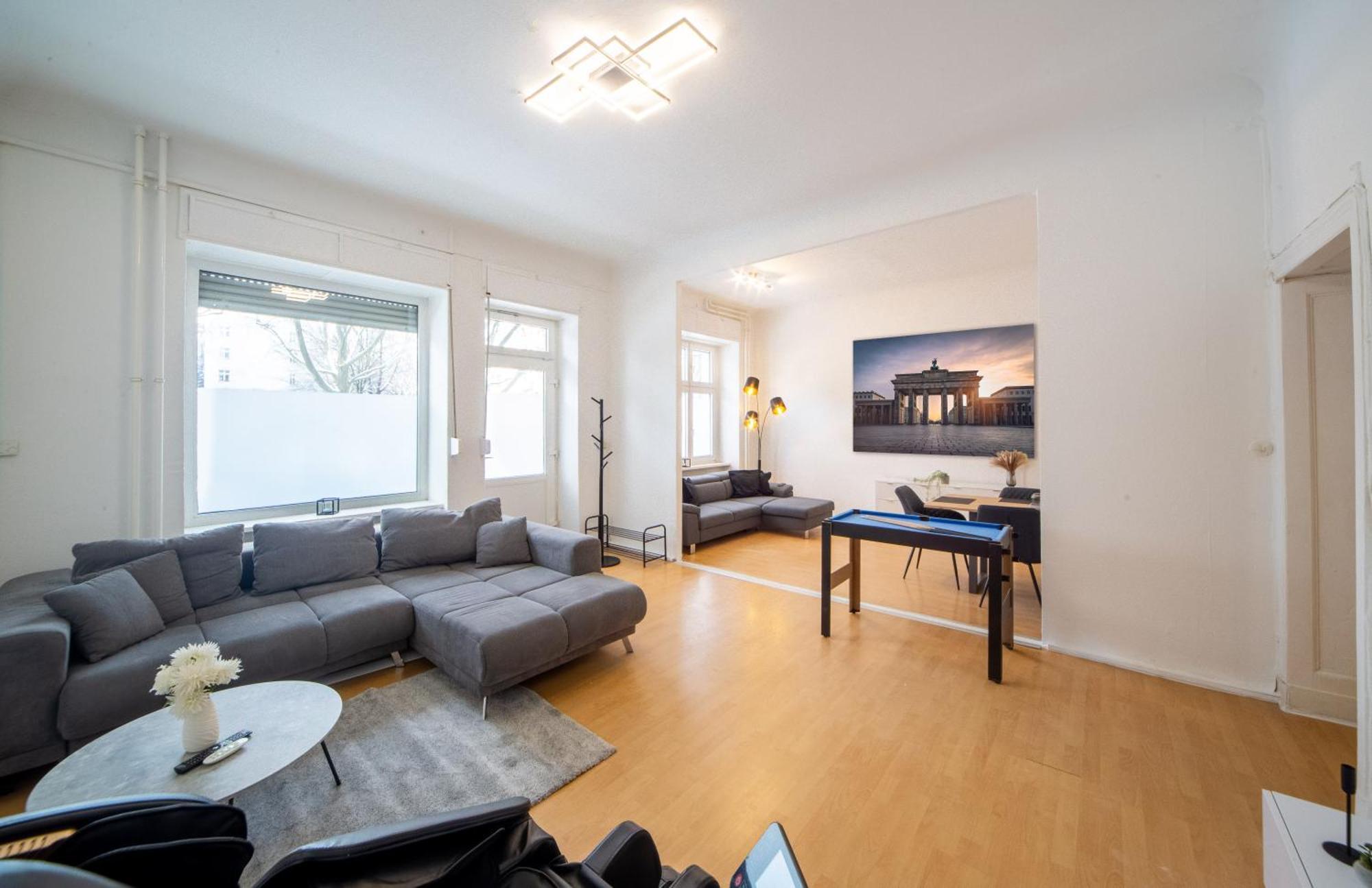 Massagesessel, King-Sized Bed, Billardtisch, 2 Couches Apartamento Berlim Exterior foto