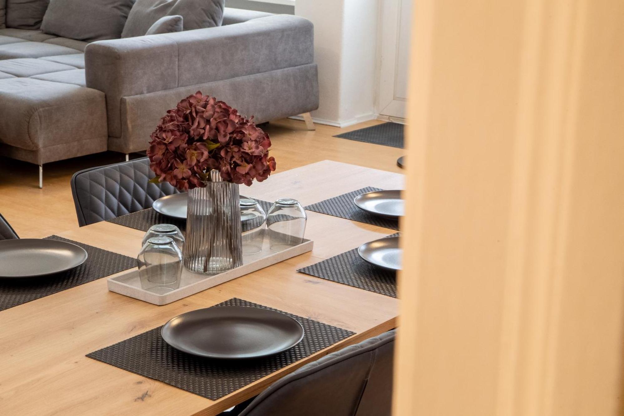 Massagesessel, King-Sized Bed, Billardtisch, 2 Couches Apartamento Berlim Exterior foto
