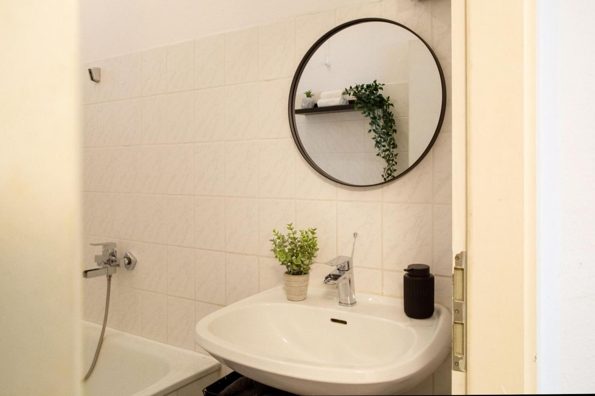 Massagesessel, King-Sized Bed, Billardtisch, 2 Couches Apartamento Berlim Exterior foto